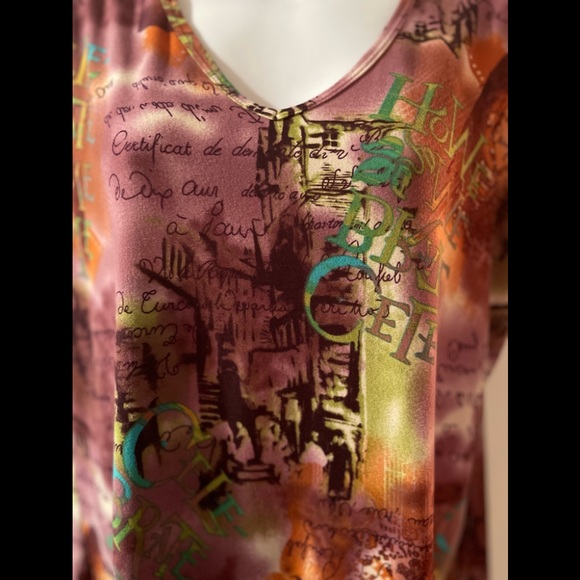 *SOLD* V-neck Top - Picture 2 of 3